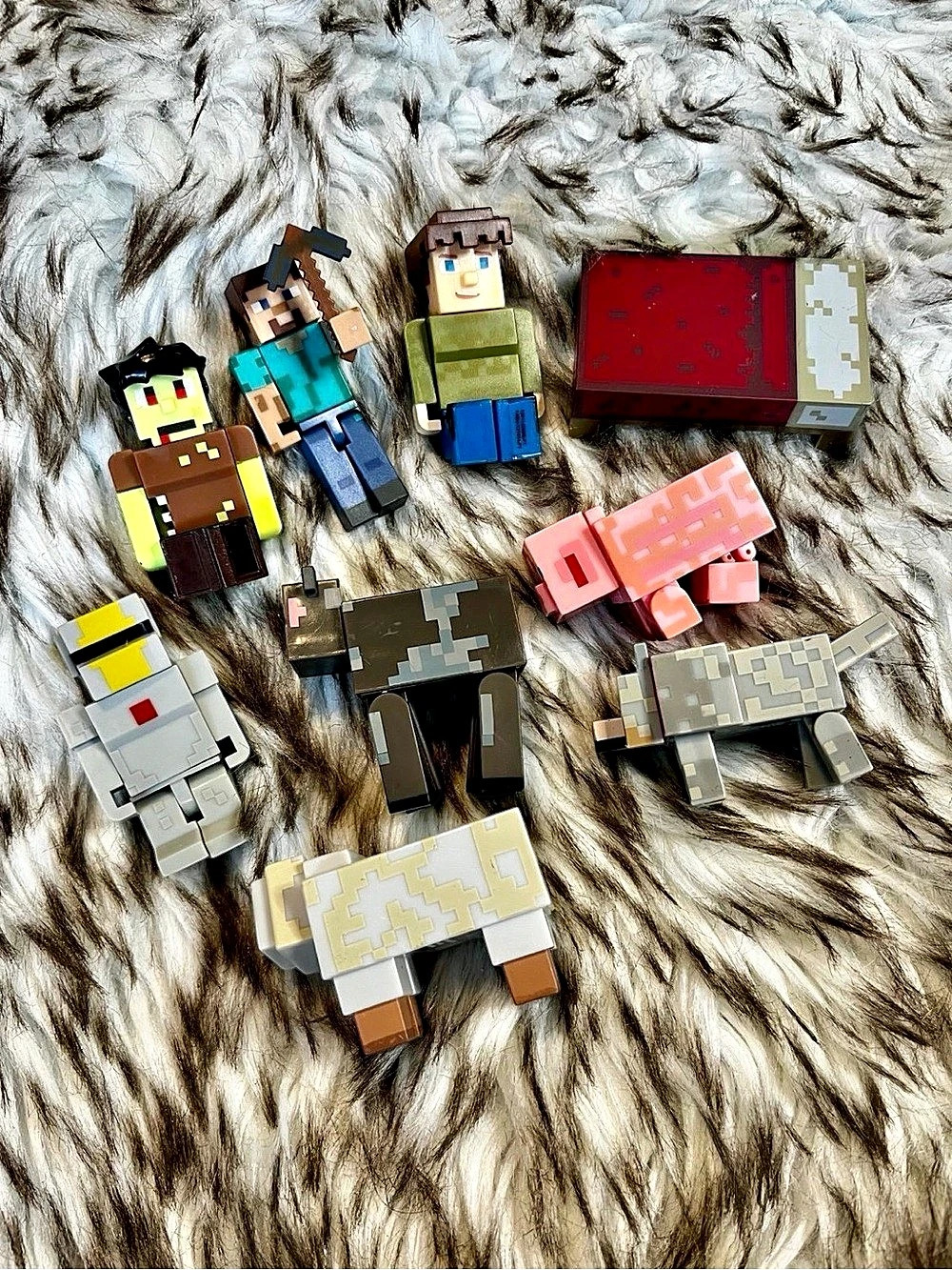 Minecraft lot of 9 items, Action Figures